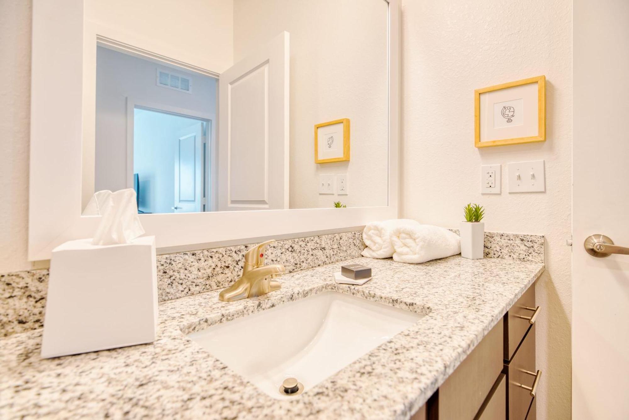Deluxe One Bedroom Apartment ゲインズビル エクステリア 写真